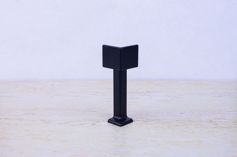 Угол наружний для теневого плинтуса 60мм