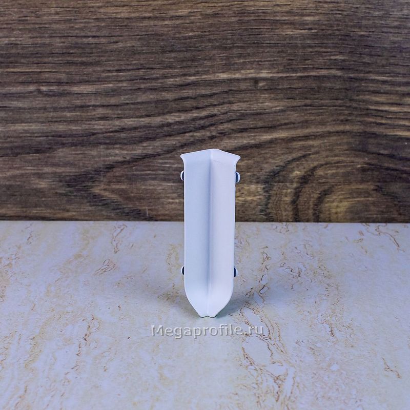 Угол внутренний для алюминиевого плинтуса 60мм