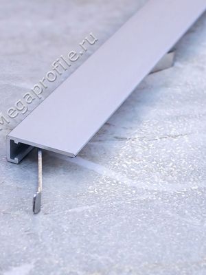 Алюмин. микроплинтус МП16 напольный серебро/матовое 2.5м, шт.