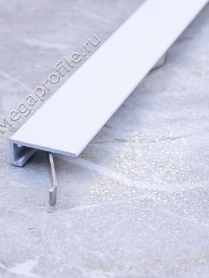 Алюмин. микроплинтус МП16 напольный белый/муар 2.5м, шт.