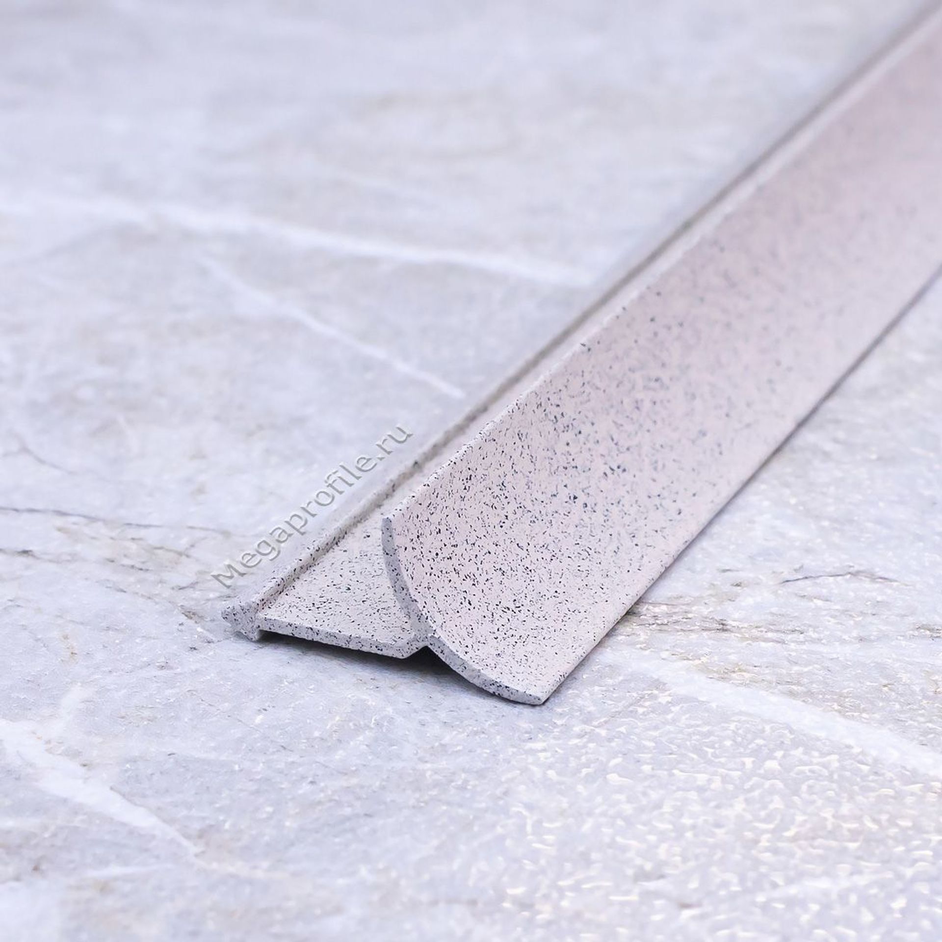 Алюминиевый угол внутренний 10мм ПВУ