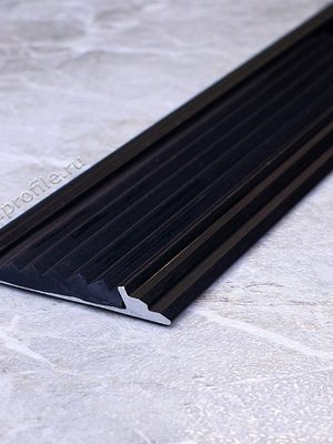 Алюмин. порог с резиновой вставкой ПР46 черный/матовый 2,7м