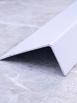 Алюмин. уголок 20/40 без отверстий УА40 белый/муар 2,7м, шт.